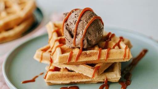 8 Món Ăn Kết Hợp Với Kem: Từ Bánh Waffle Đến Pancake Nhất Định Phải Thử