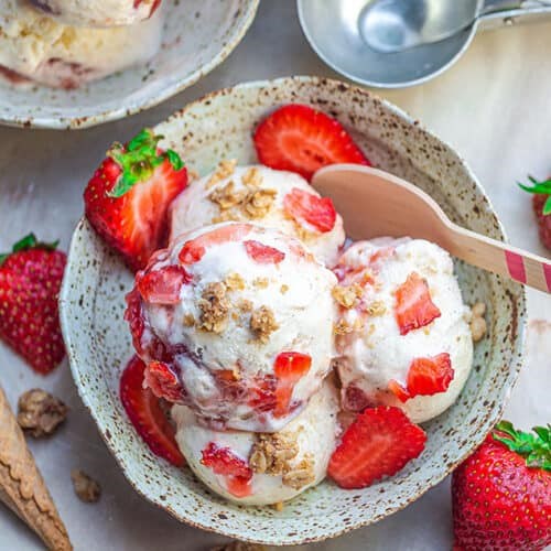 Kem Dâu Tây Phô Mai – Strawberry Cheesecake Ice Cream