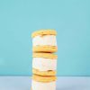 Bánh Macaron Nhân Kem Sữa Dừa